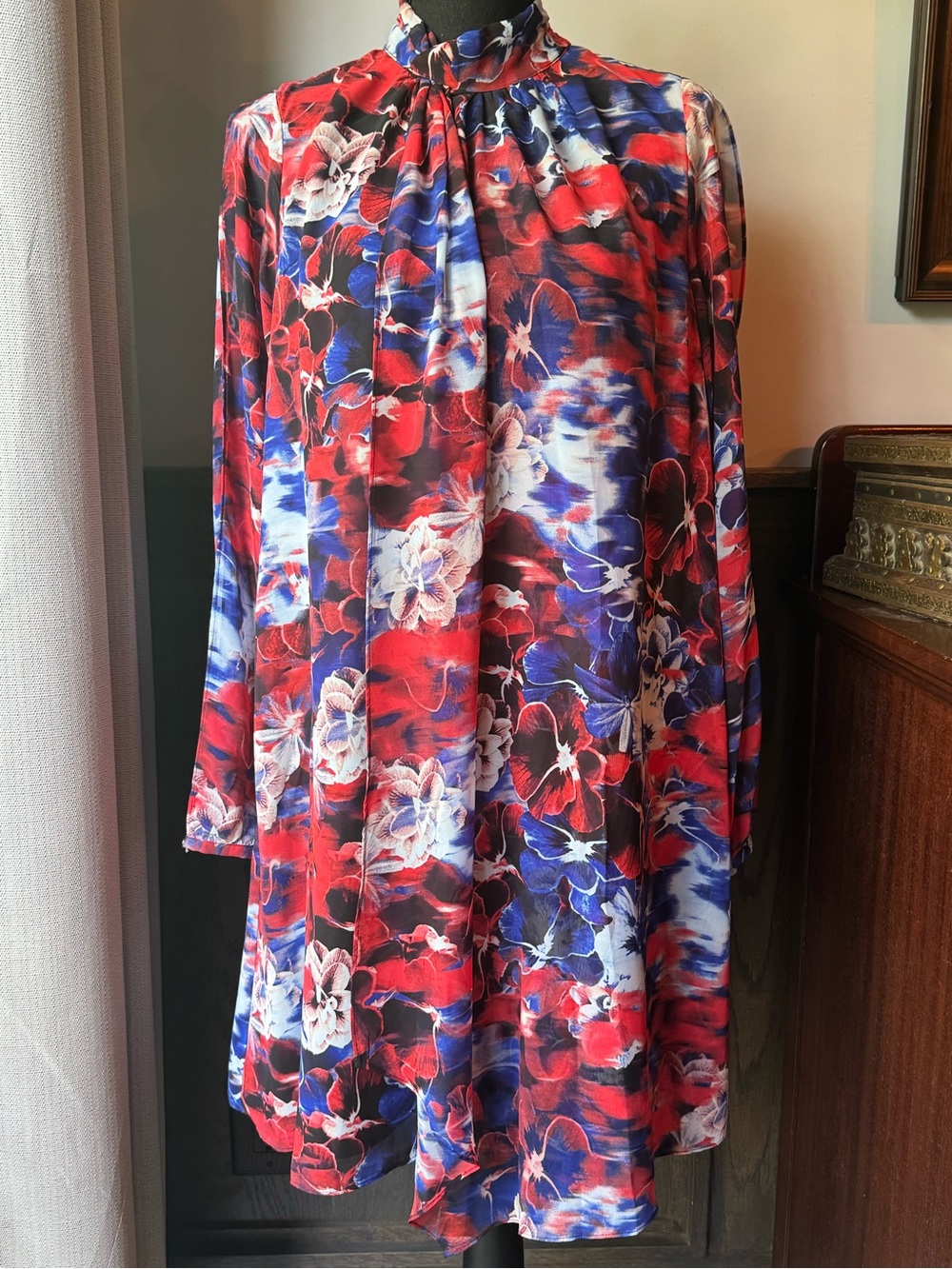Jennifer Lopez Red & Blue Floral Tie-Neck Long Sleeve Dress NWT 10 - Picture 2 of 9